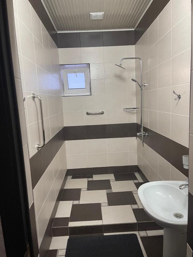 Hotel Роща 7 à Bichkek Extérieur photo