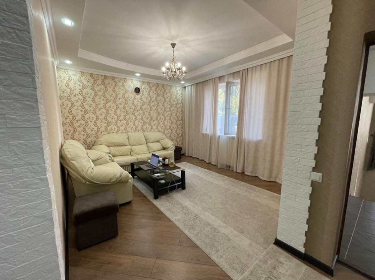 Hotel Роща 7 à Bichkek Extérieur photo